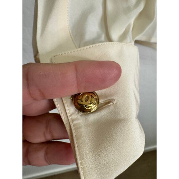 Vintage Deadstock Chanel Womens 100% Silk Gold Button Top Blouse Size 35 - Picture 8 of 10